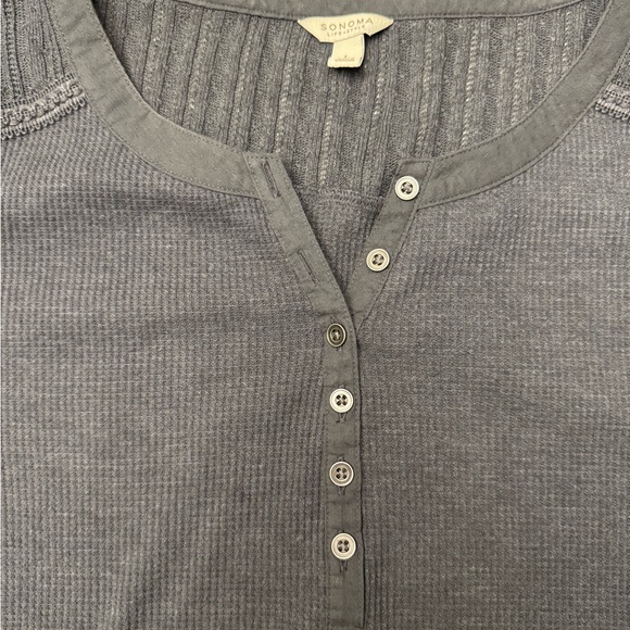 Sonoma life + style ladies large thermal Henley, top gray with crocheted sleeves - Picture 4 of 8